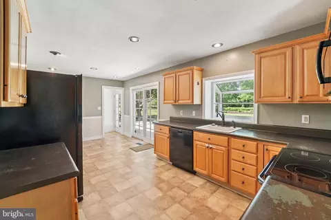 Kitchen - 69 Smith Ave, Westminster, MD 21157 photo 2 of 2