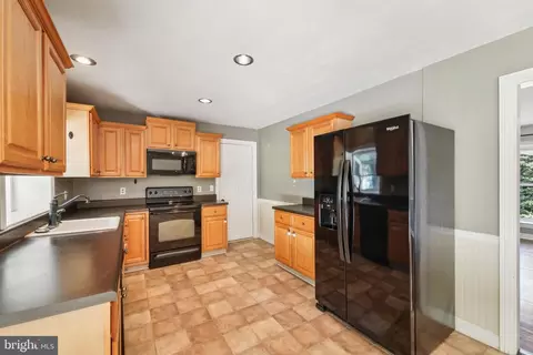 Entry Way - 69 Smith Ave, Westminster, MD 21157 photo 4 of 4