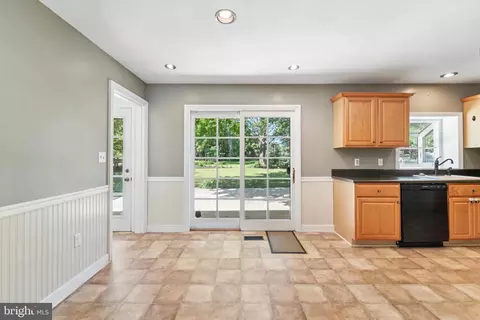 Entry Way - 69 Smith Ave, Westminster, MD 21157 photo 2 of 4