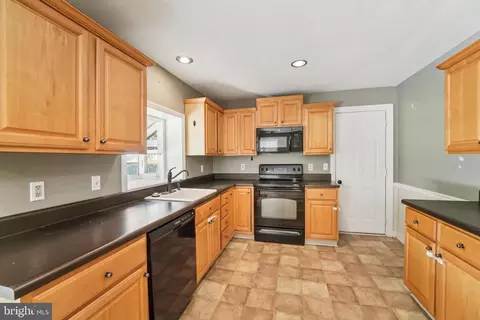 Kitchen - 69 Smith Ave, Westminster, MD 21157 photo 1 of 2