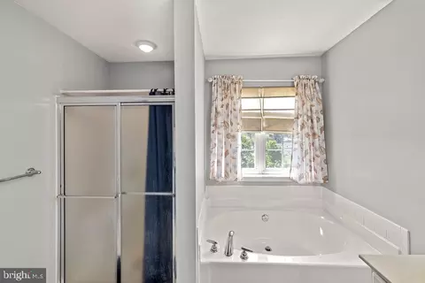 Bath - 1824 Upper Forde Ln, Hampstead, MD 21074 photo 3 of 4