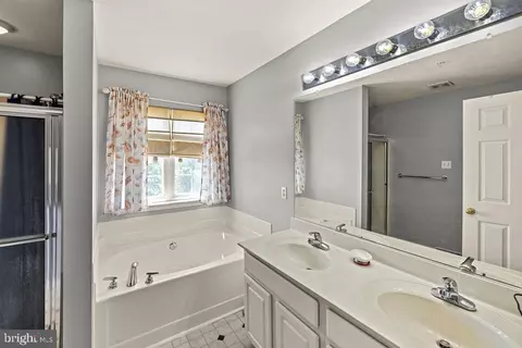 Bath - 1824 Upper Forde Ln, Hampstead, MD 21074 photo 2 of 4
