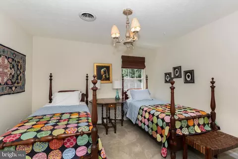 Bedroom - 1320 Topkapi Dr, Westminster, MD 21157 photo 4 of 9