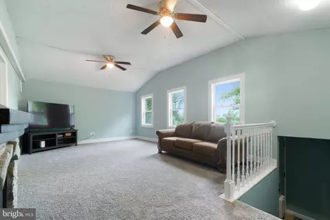Entry Way - 918 S Main St, Hampstead, MD 21074 photo 6 of 9