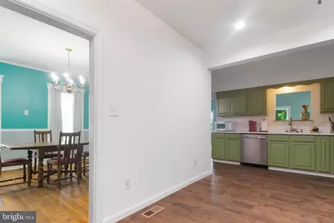Entry Way - 918 S Main St, Hampstead, MD 21074 photo 4 of 9
