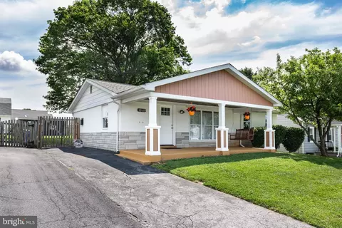 1315 Hillcrest St, Hampstead, MD 21074