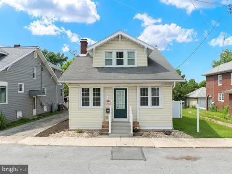 57 George St, Taneytown, MD 21787