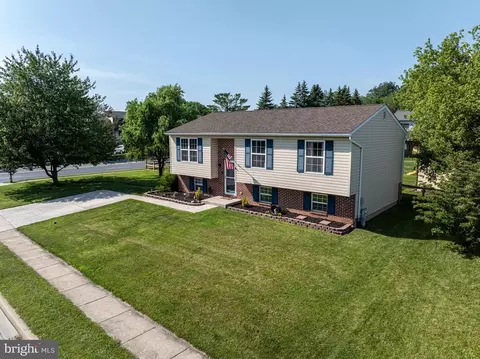 View/Area - 816 Windsor Dr, Westminster, MD 21158 photo 1 of 2