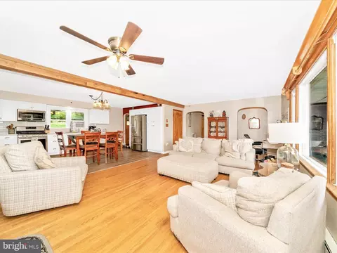 Living - 1844 Albert Rill Rd, Hampstead, MD 21074 photo 2 of 4