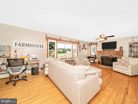 Living - 1844 Albert Rill Rd, Hampstead, MD 21074 photo 1 of 4