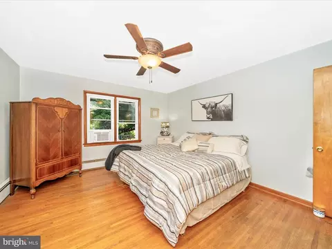 Bedroom - 1844 Albert Rill Rd, Hampstead, MD 21074 photo 6 of 15