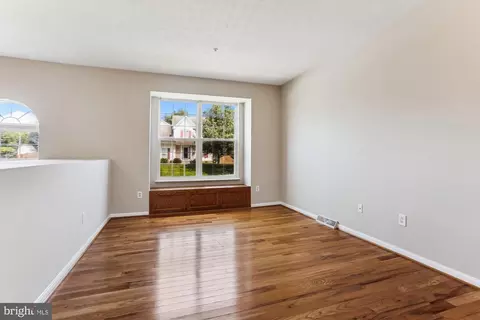 Living - 1746 Upper Forde Ln, Hampstead, MD 21074 photo 3 of 4