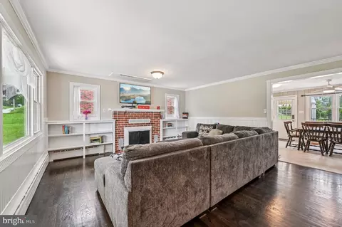 318 E Main St, Westminster, MD 21157 photo 4