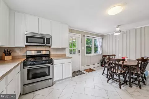 318 E Main St, Westminster, MD 21157 photo 8