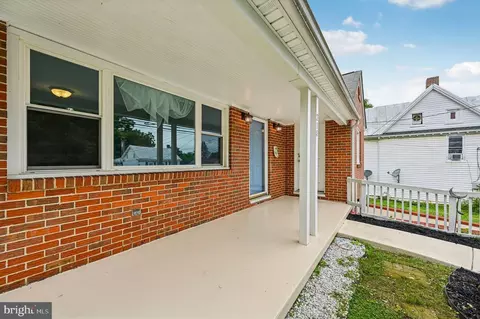 318 E Main St, Westminster, MD 21157 photo 2