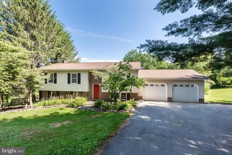 335 Shamer Run Dr, Hampstead, MD 21074