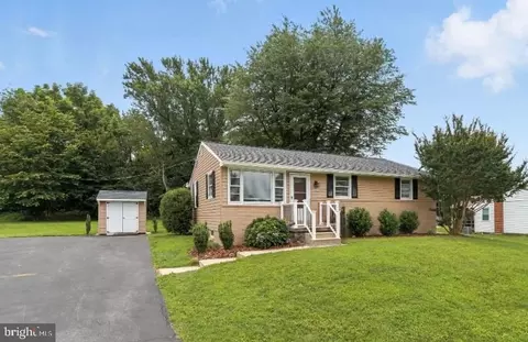 6223 E Hemlock Dr, Sykesville, MD 21784