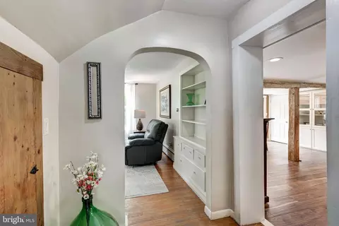 Entry Way - 10 Smith Rd, Westminster, MD 21158 photo 2 of 11