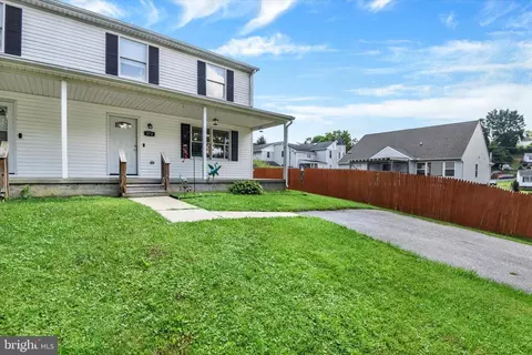 573 Christopher Dr, Westminster, MD 21157 photo 2