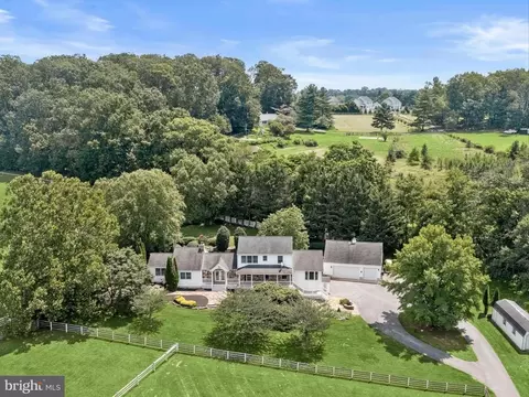 1955 Valhalla Dr, Finksburg, MD 21048