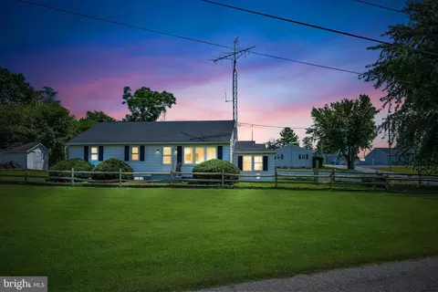 56 Memorial Dr, Taneytown, MD 21787