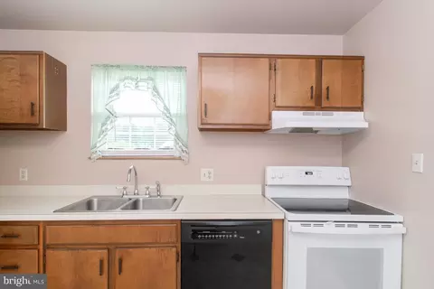Kitchen - 962 Wampler Ln, Westminster, MD 21158 photo 2 of 2