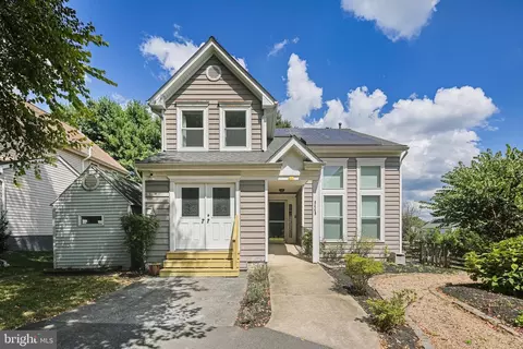 6445 Othello Dr, Sykesville, MD 21784
