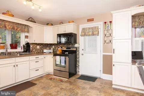 Kitchen - 528 Poole Rd, Westminster, MD 21157 photo 4 of 4