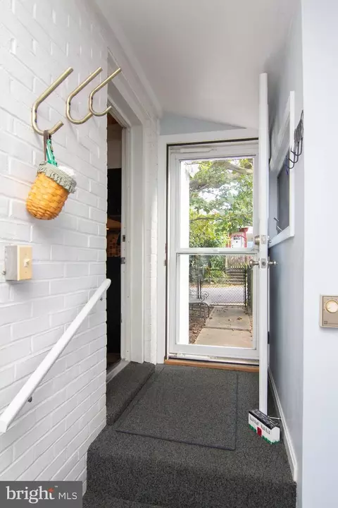 Entry Way - 528 Poole Rd, Westminster, MD 21157 photo 4 of 7