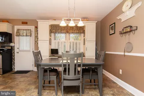 Entry Way - 528 Poole Rd, Westminster, MD 21157 photo 2 of 7