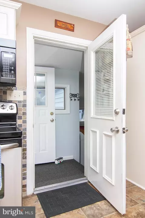 Entry Way - 528 Poole Rd, Westminster, MD 21157 photo 3 of 7