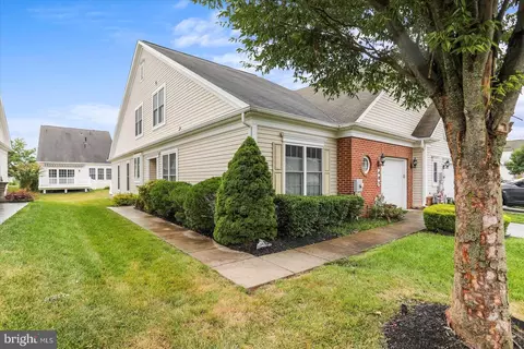 405 Clubside Dr #303, Taneytown, MD 21787