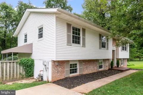 1012 Courtland Dr, Sykesville, MD 21784