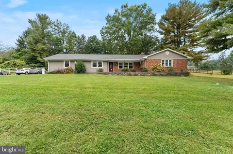 1208 Wynside Ln, Hampstead, MD 21074