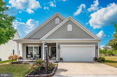 528 Clubside Dr #235, Taneytown, MD 21787