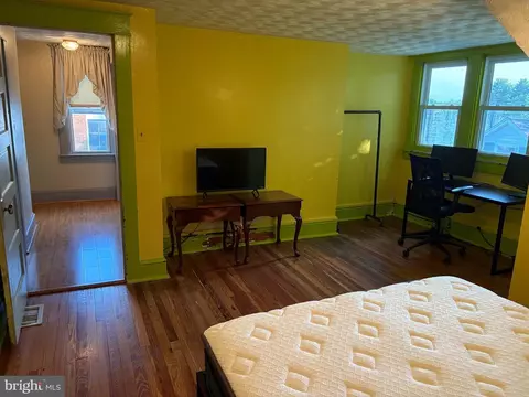 Bedroom - 1906 Hanover Pike, Hampstead, MD 21074 photo 8 of 10