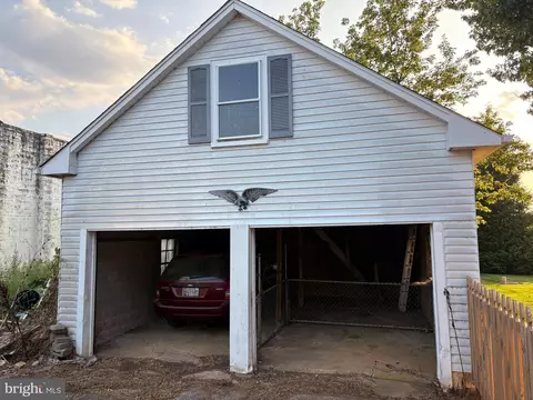 Exterior - 1906 Hanover Pike, Hampstead, MD 21074 photo 4 of 9