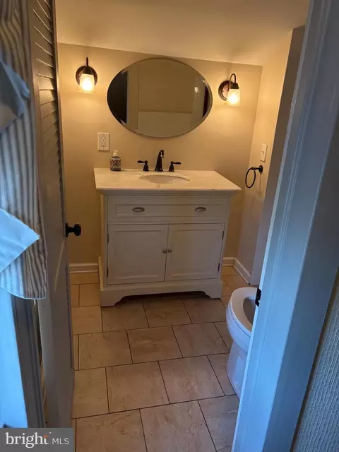 Bath - 1906 Hanover Pike, Hampstead, MD 21074 photo 1 of 2