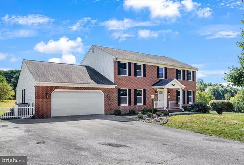 1231 Canterbury Dr, Sykesville, MD 21784