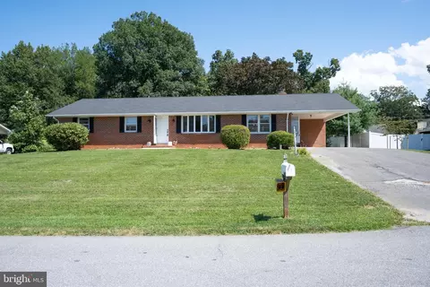 7005 Beachmont Dr, Sykesville, MD 21784
