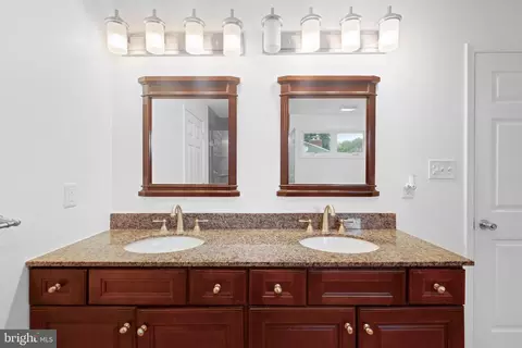 Bath - 105 Hahn Rd, Westminster, MD 21157 photo 4 of 6