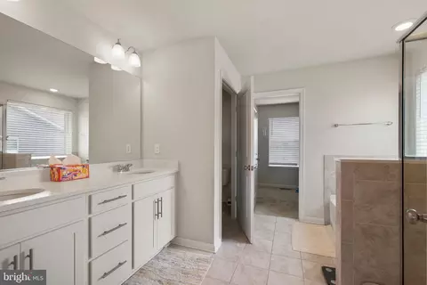Entry Way - 660 N Chandler Dr, Westminster, MD 21157 photo 4 of 9