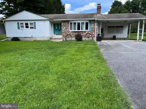 1750 Keel Dr, Sykesville, MD 21784
