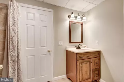 Bath - 100 Fig Leaf Dr, Hampstead, MD 21074 photo 4 of 4