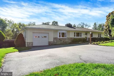 6505 Sunset Dr, Sykesville, MD 21784