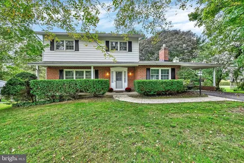 6905 Spring Hill Dr, Sykesville, MD 21784