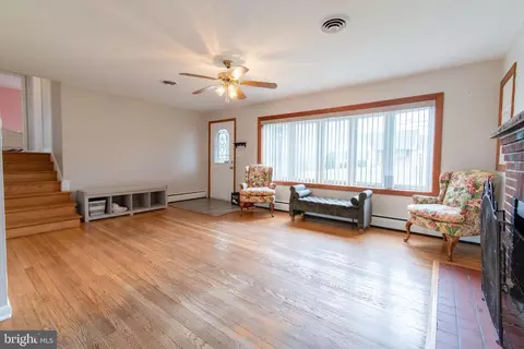 Living - 3911 Sunset Dr, Hampstead, MD 21074 photo 3 of 7