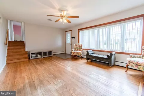 Living - 3911 Sunset Dr, Hampstead, MD 21074 photo 1 of 7