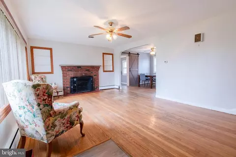 Living - 3911 Sunset Dr, Hampstead, MD 21074 photo 2 of 7