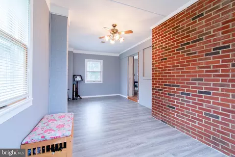 Entry Way - 3911 Sunset Dr, Hampstead, MD 21074 photo 5 of 6